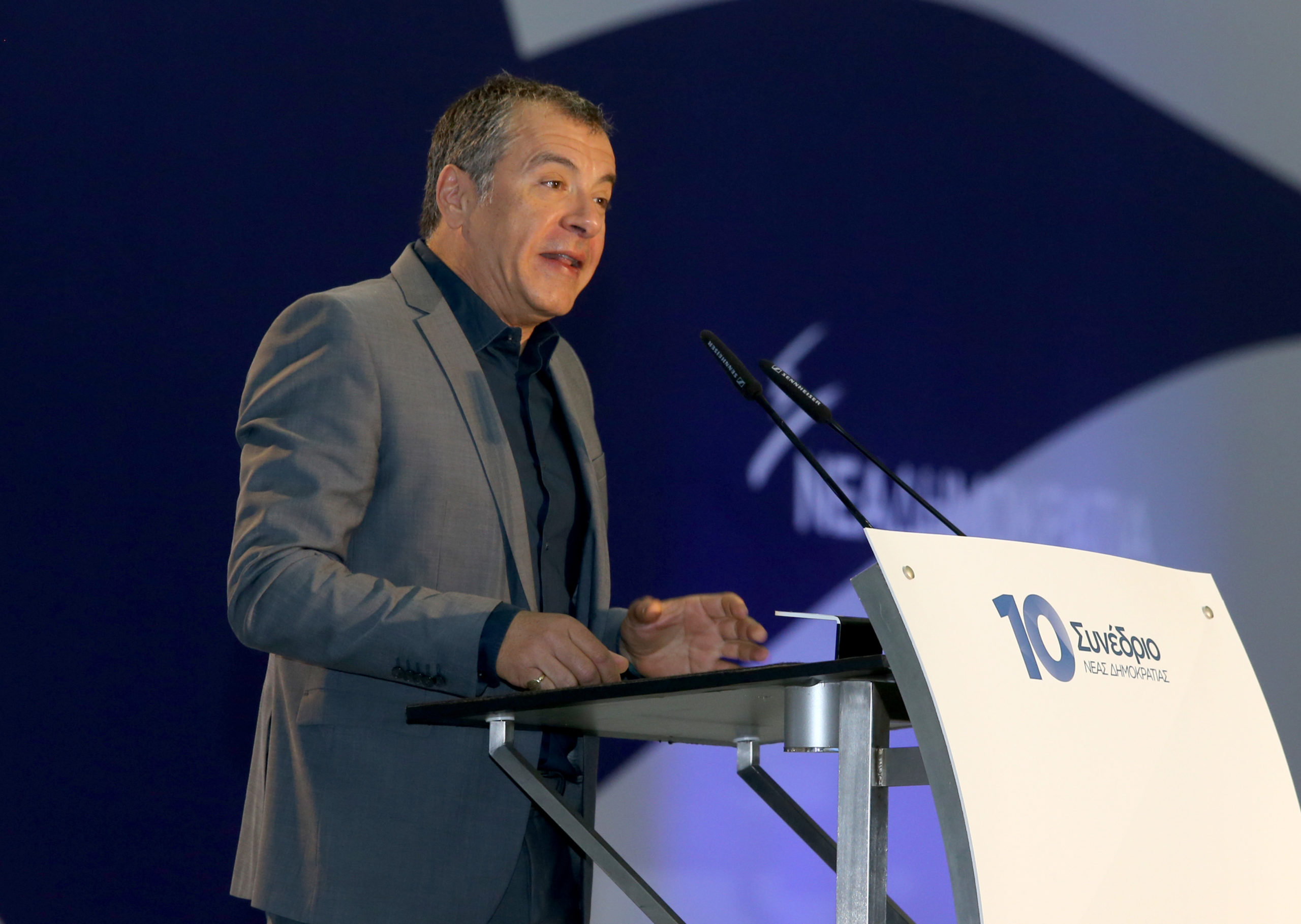 Ο Θεοδωράκης στο συνέδριο της ΝΔ: Λύση είναι μόνο ο ρεαλισμός