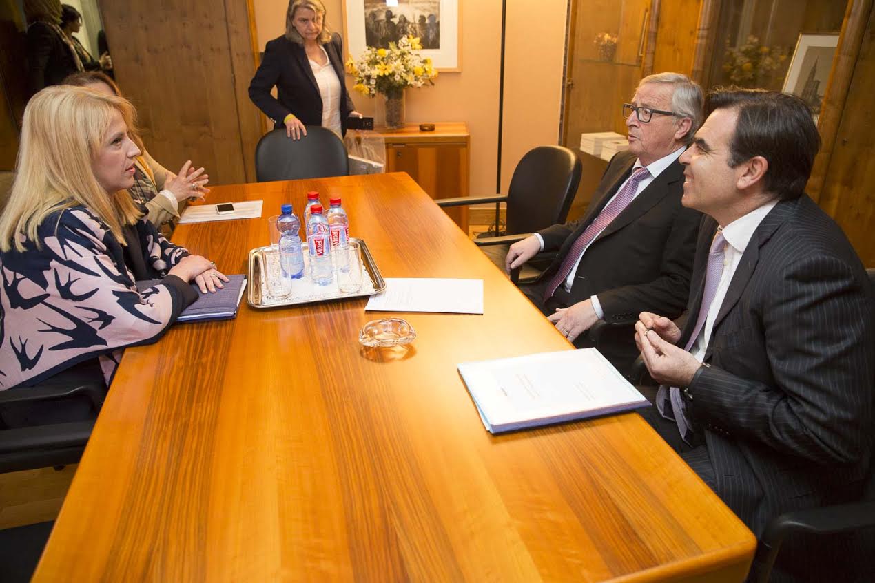 Το προσφυγικό στη συνάντηση Δούρου-Γιούνκερ – ΒΙΝΤΕΟ