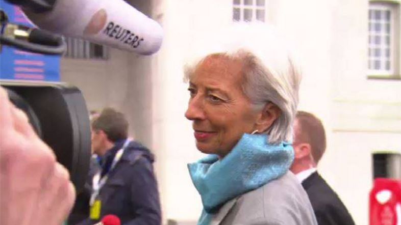 Το γαλάζιο μεταξωτό φουλάρι της Λαγκάρντ – ΦΩΤΟ