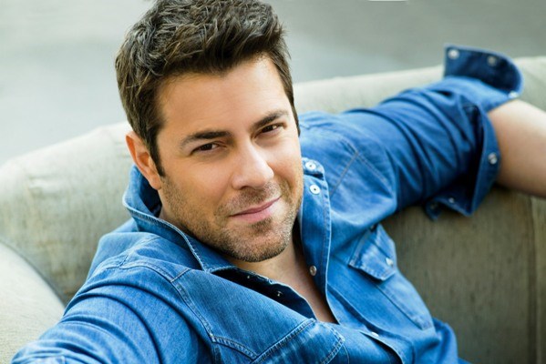 Ο Χρήστος Χολίδης πάνω σε… τρακτέρ – ΦΩΤΟ