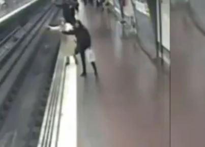 Κινηματογραφική διάσωση σε σταθμό του μετρό στη Μαδρίτη – ΒΙΝΤΕΟ