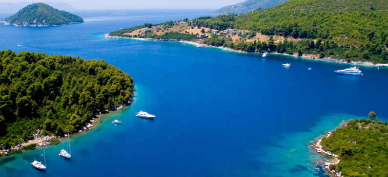 2 ελληνικά νησιά στους καλύτερους προορισμούς για οικογενειακές διακοπές