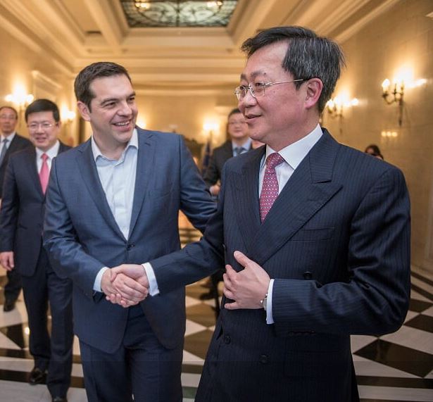 Καρέ – καρέ η υπογραφή της σύμβασης για τον ΟΛΠ – ΦΩΤΟ