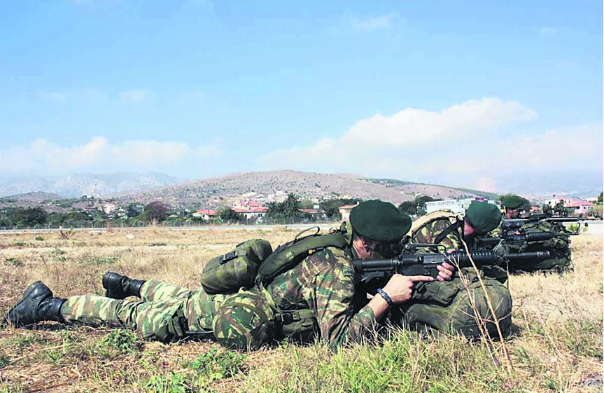 Έως 44% κάτω ο μισθός στις Ένοπλες Δυνάμεις