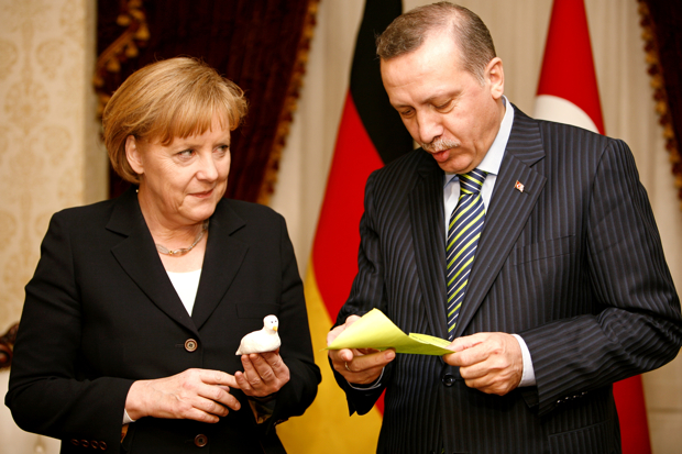 Περιοδικό δίνει έπαθλο σε όποιον γράψει το πιο χυδαίο ποίημα κατά του Ερντογάν