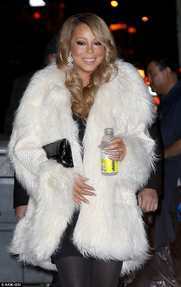 Η Μαράια Κάρεϊ φτιάχνει πίτσα με… babydoll – ΦΩΤΟ