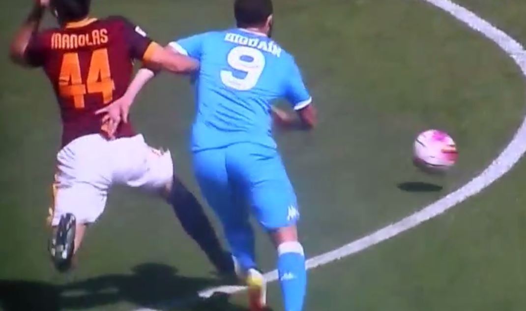 Ο τραυματισμός του Μανωλά από τη σύγκρουση με τον Ιγκουαΐν – ΒΙΝΤΕΟ