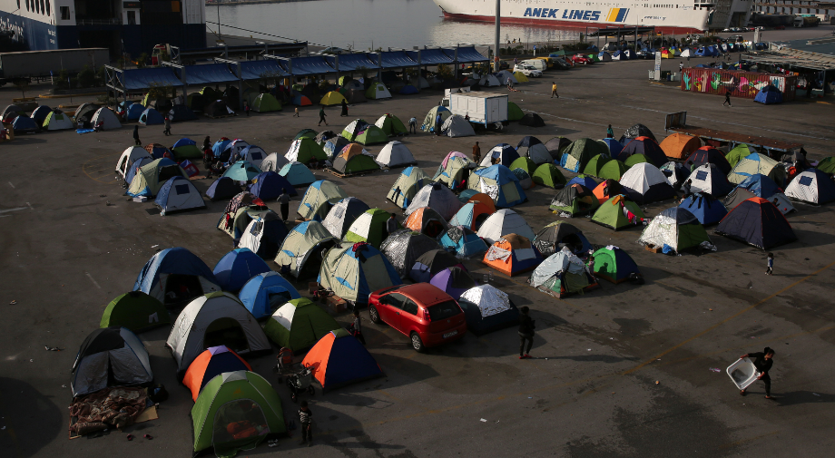 Στους 4.550 οι πρόσφυγες στο λιμάνι του Πειραιά