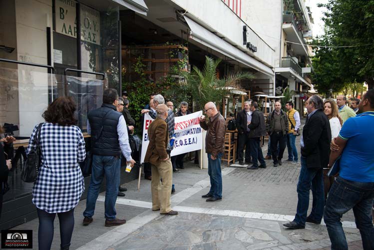 Οι φοροτεχνικοί κατέλαβαν την εφορία Λάρισας – ΦΩΤΟ