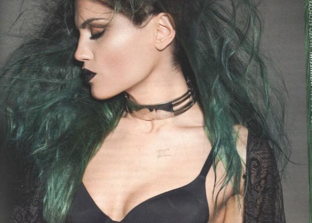 Το εξώφυλλο της Συνατσάκη μόνο με τα εσώρουχα – ΦΩΤΟ