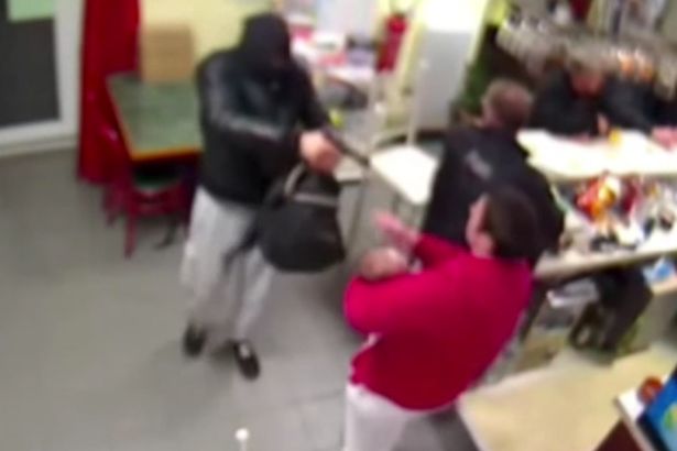 Ληστής βρήκε τον μάστορά του στο πρόσωπο μιας γυναίκας – ΒΙΝΤΕΟ