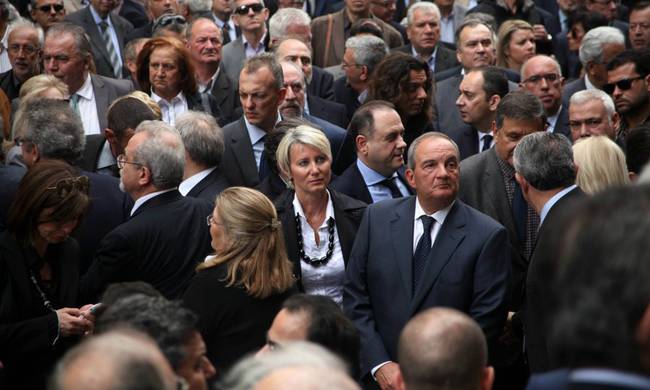 Ο επικήδειος του Κώστα Καραμανλή για τον Γιάννη Αγγέλου: “Ήσουν πάντα εκεί…”