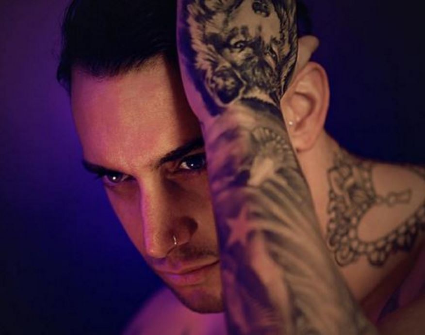 Το μοντέλο που πρωταγωνιστεί στη διαφήμιση με την Άντζελα Δημητρίου – ΦΩΤΟ