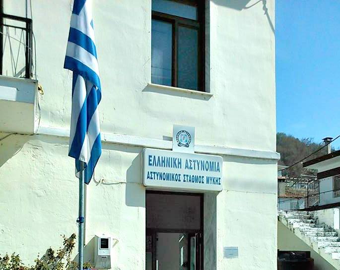 H πανέμορφη αστυνομικός που εντυπωσίασε τους μαθητές – ΦΩΤΟ