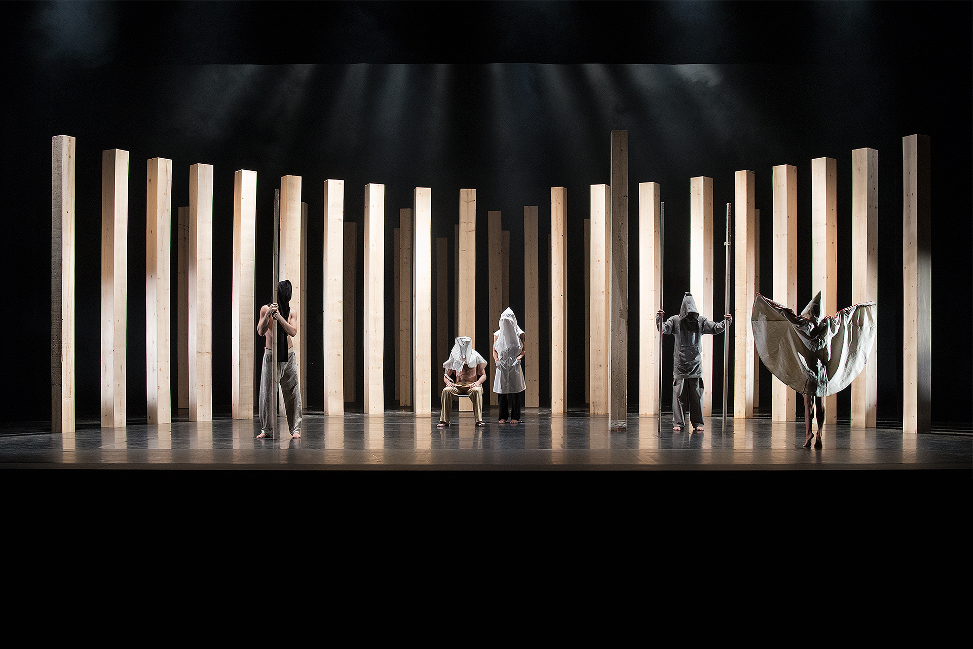 H Στέγη ταξιδεύει…