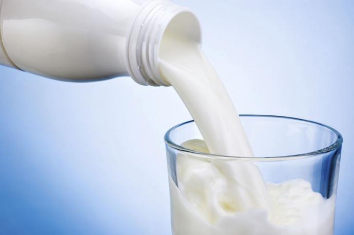Ανεξέλεγκτες εισαγωγές φθηνού γάλακτος που βαφτίζεται ελληνικό