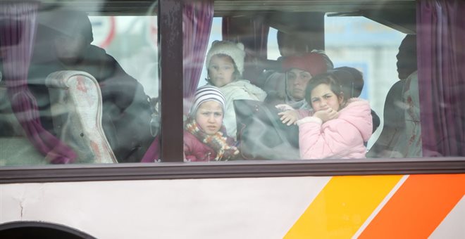 Αρνήθηκαν να κατέβουν από τα λεωφορεία οι πρόσφυγες στα Ιωάννινα – ΦΩΤΟ – ΒΙΝΤΕΟ