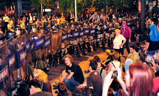 Σκόπια: Επεισόδια μεταξύ διαδηλωτών και αστυνομίας