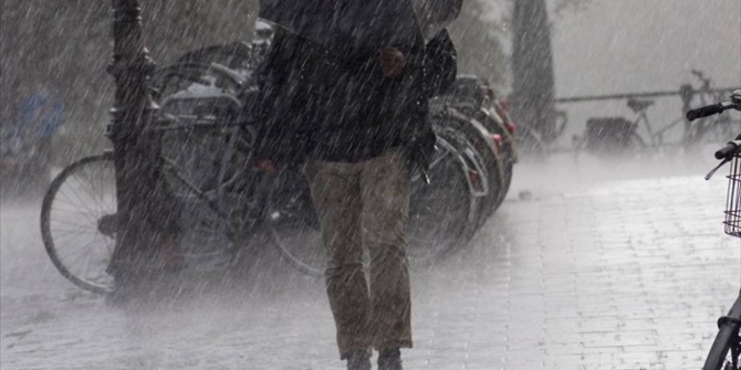 Φθινοπωρινό διάλειμμα στις καλοκαιρινές ημέρες με καταιγίδες και χαλάζι
