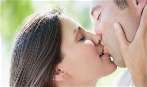 14 οφέλη του φιλιού στην υγεία μας