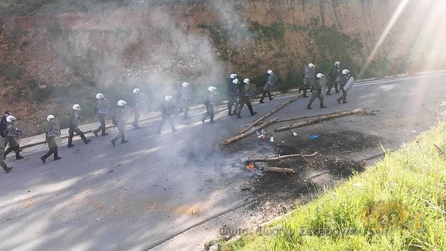Ένταση στις Σκουριές – Επέμβαση των ΜΑΤ για να απομακρυνθούν οι διαδηλωτές – ΦΩΤΟ
