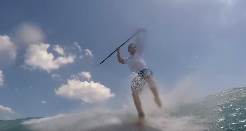 Σέρφερ… τράκαρε με καρχαρία – ΒΙΝΤΕΟ