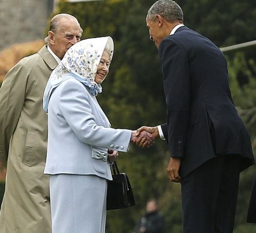 Τα “χρόνια πολλά” του Ομπάμα στην Βασίλισσα Ελισάβετ – ΦΩΤΟ