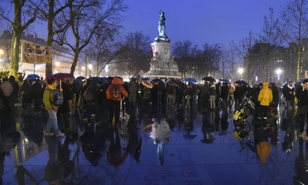 Το Παρίσι «στο πόδι» για 3η συνεχή νύχτα