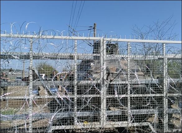 Δακρυγόνα και ένταση μεταξύ προσφύγων και Σκοπιανών αστυνομικών στην Ειδομένη – ΦΩΤΟ