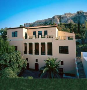 Η Οικία Κλεάνθη στην Πλάκα, όπου πρωτο-στεγάστηκε το Οθώνειον Πανεπιστήμιον Η Οικία Κλεάνθη στην Πλάκα, όπου πρωτο-στεγάστηκε το Οθώνειον Πανεπιστήμιον