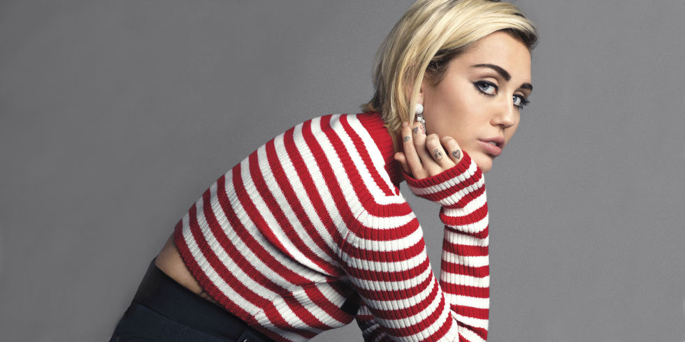 H Miley Cyrus κάνει γιόγκα χωρίς… ίχνος μακιγιάζ – ΦΩΤΟ