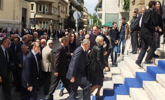 Ο Κώστας Καραμανλής στο τελευταίο «αντίο» για τον Γιάννη Αγγέλου – ΦΩΤΟ