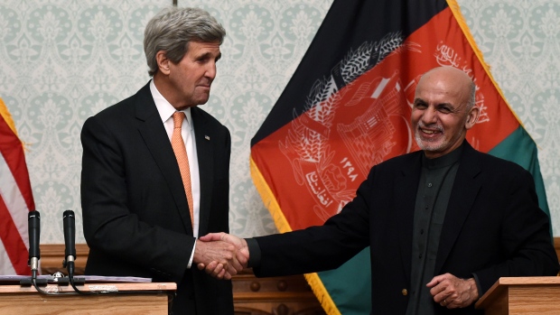 Αφγανιστάν: Εκρήξεις στην Καμπούλ μετά την αιφνιδιαστική επίσκεψη Κέρι