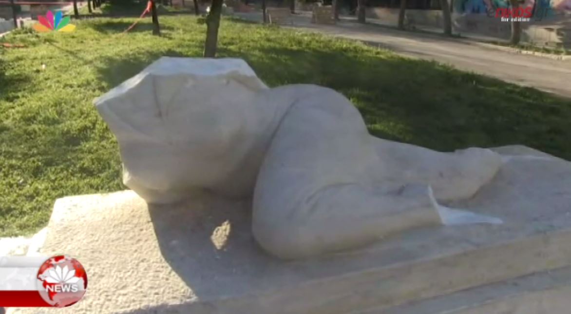 Βανδάλισαν το άγαλμα της γυναίκας της Βορείου Ηπείρου στην Τοσίτσα – ΒΙΝΤΕΟ
