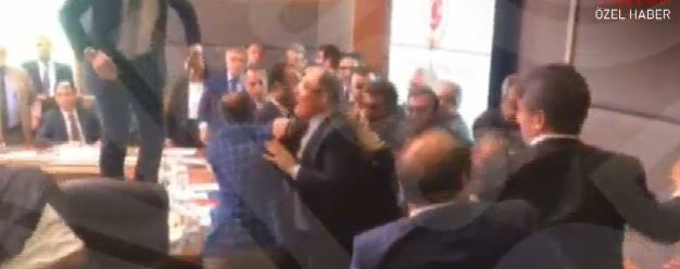 Νέα επεισόδια στην τουρκική Εθνοσυνέλευση – Βουλευτές έπαιξαν ξύλο – ΒΙΝΤΕΟ