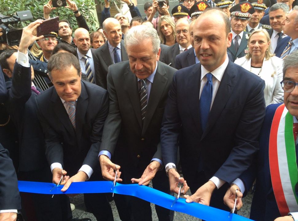 Εγκαίνια της νέας έδρας της Frontex από Αβραμόπουλο και συνάντηση με τον Ιταλό ΥΠΕΣ για το προσφυγικό