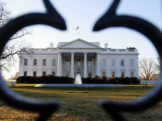 Σε συναγερμό ο Λευκός Οίκος λόγω της εισβολής ενός αγνώστου – ΤΩΡΑ – ΦΩΤΟ