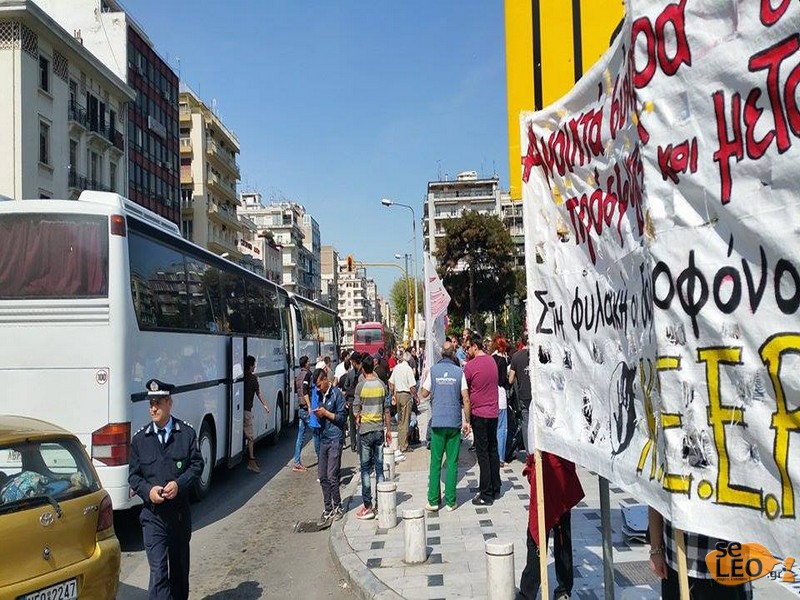 Σύροι πρόσφυγες διαδήλωσαν μαζί με δημοσίους υπαλλήλους στη Θεσσαλονίκη – ΦΩΤΟ