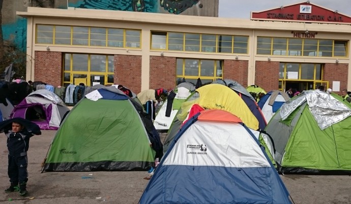 Νέα προσπάθεια ενημέρωσης των προσφύγων στο λιμάνι του Πειραιά