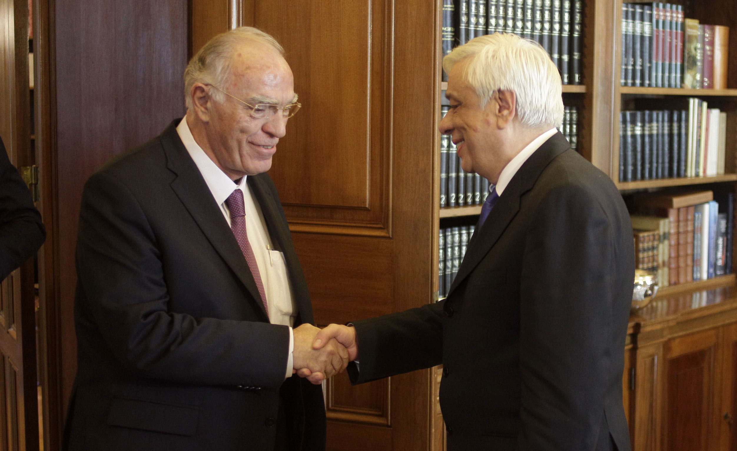 Η απάντηση του Παυλόπουλου στον Λεβέντη για τη σύγκληση Συμβουλίου Πολιτικών Αρχηγών