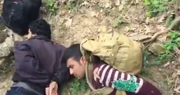 Εικόνες σοκ στη Βουλγαρία με πολίτες να “συλλαμβάνουν” πρόσφυγες – ΒΙΝΤΕΟ