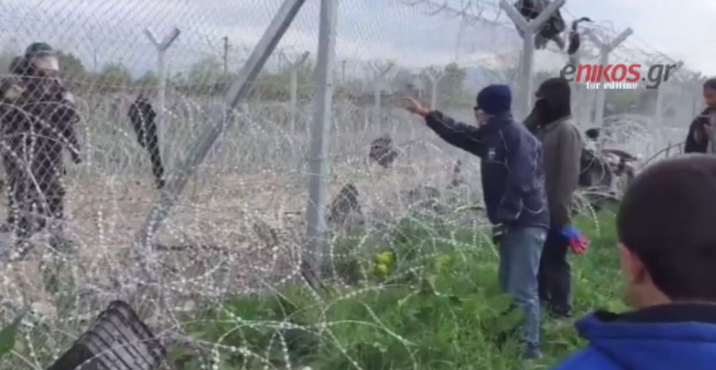 Ο συγκλονιστικός διάλογος του Σκοπιανού αστυνομικού με πρόσφυγα στην Ειδομένη – BINTEO