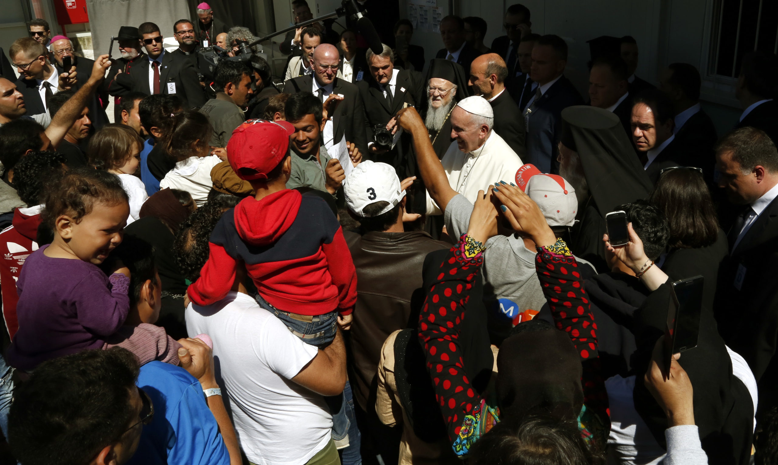 Πάπας – Πατριάρχης – Αρχιεπίσκοπος προσεύχονται για τους πρόσφυγες – ΒΙΝΤΕΟ