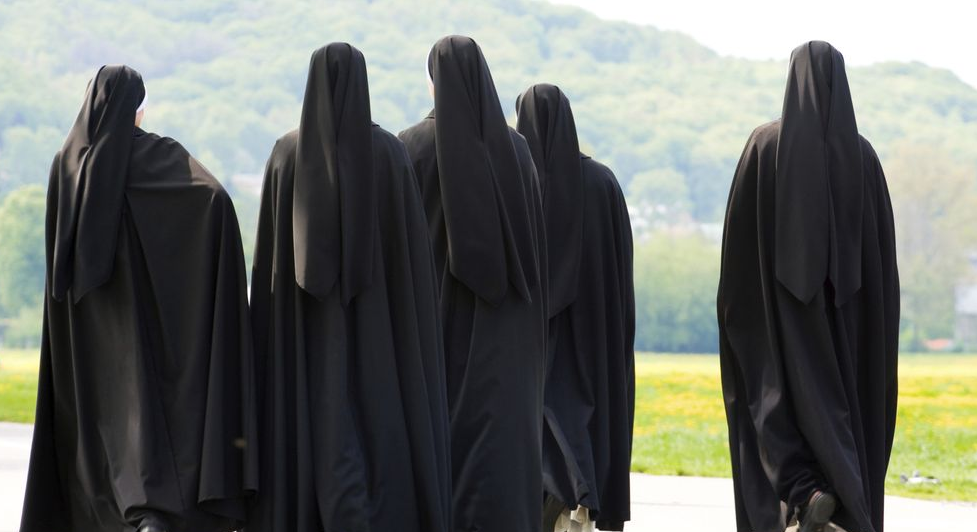 Μοναχές καταγγέλλουν ότι ξυλοκοπήθηκαν από καλόγερους – ΦΩΤΟ