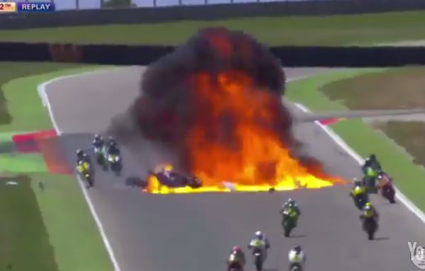 Τρομακτικό ατύχημα σε αγώνα ταχύτητας μοτοσικλετών – ΒΙΝΤΕΟ