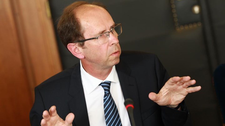 Ο Σλοβένος ΥΠΟΙΚ βλέπει να… τραβά μακριά η συζήτηση για το ελληνικό χρέος