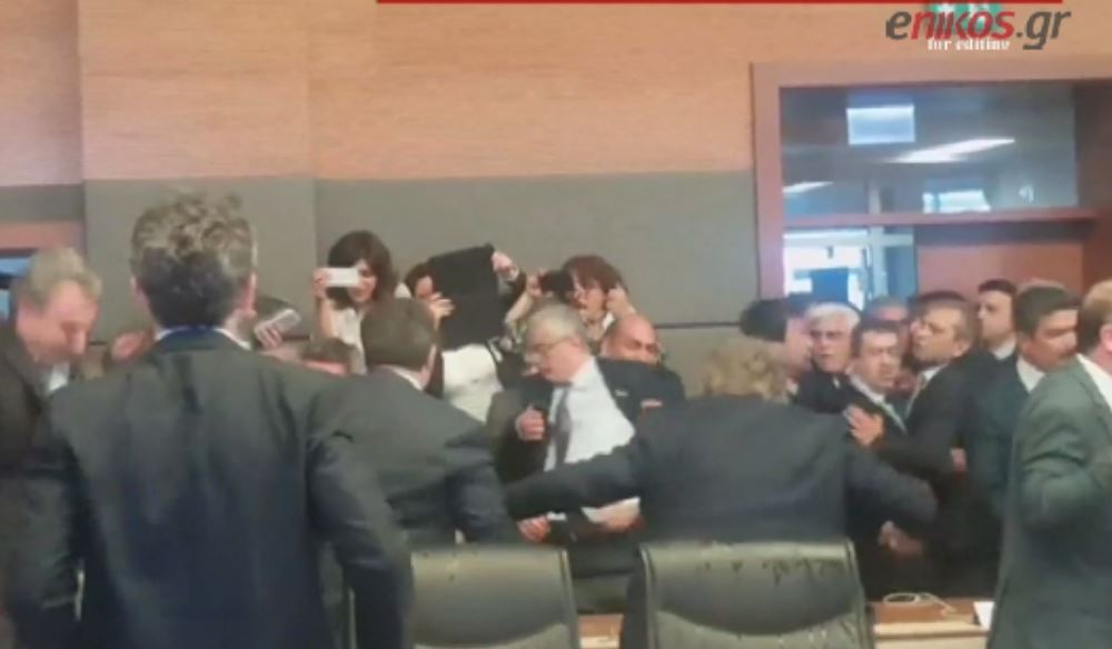 Σε αρένα μετατράπηκε το κοινοβούλιο στην Τουρκία – ΒΙΝΤΕΟ
