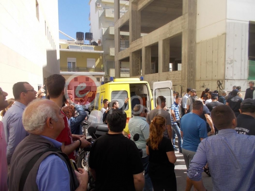 Φωτογραφίες από το μπαλκόνι που υποχώρησε στο Ηράκλειο – Σε κρίσιμη κατάσταση ένας οικοδόμος
