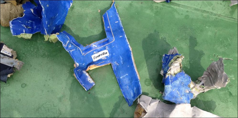 Ανατριχιαστικές ΦΩΤΟ από τα συντρίμμια και τα προσωπικά αντικείμενα των επιβατών της μοιραίας πτήσης