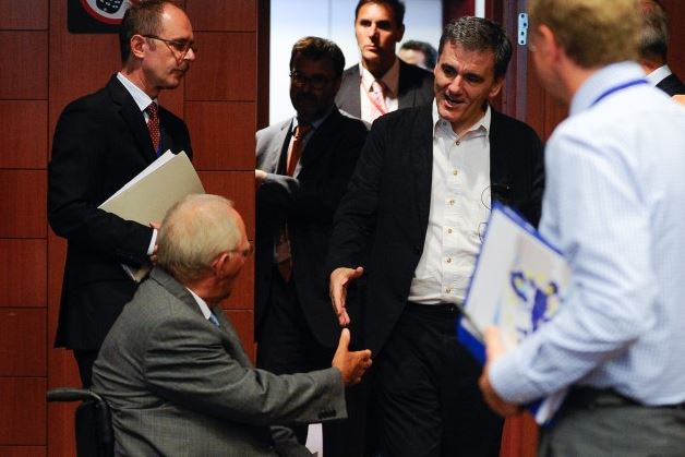 Σε “κρυφή συνάντηση” Σόιμπλε – Τσακαλώτου μπήκε το θέμα του χρέους